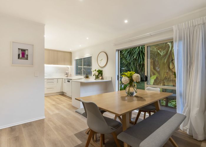  at 2/96 Beach Road, Castor Bay, Auckland