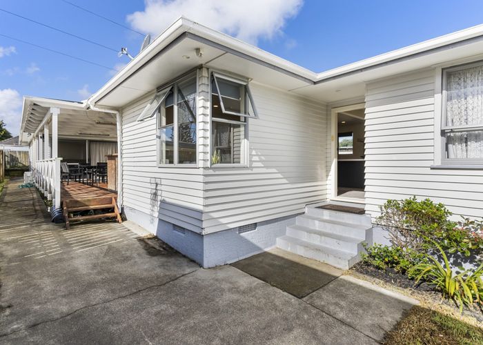  at 15 Fisher Crescent, Otara, Auckland