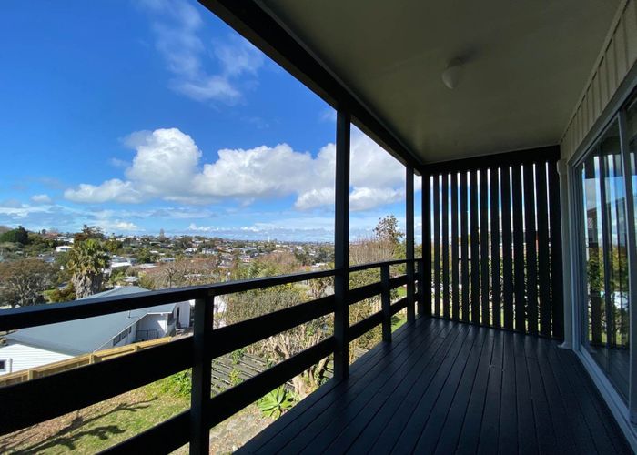  at 15 Ravenwood Drive, Forrest Hill, North Shore City, Auckland