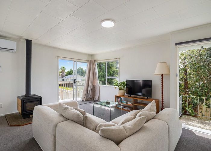  at 42 Claverdon Drive, Massey, Waitakere City, Auckland