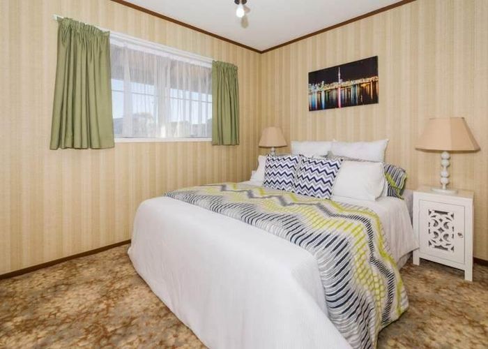  at 1/33 Akoranga Drive, Northcote, Auckland