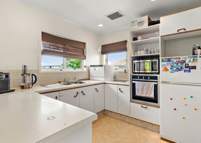  at 46 Chequers Avenue, Glenfield, North Shore City, Auckland