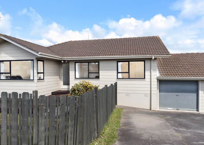  at 2/16 Cabello Place, Unsworth Heights, Auckland