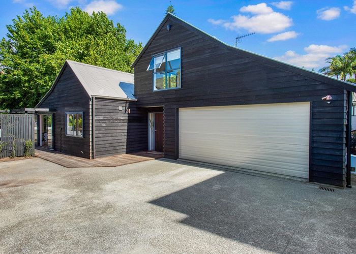  at 33A Luplau Crescent, Cockle Bay, Auckland