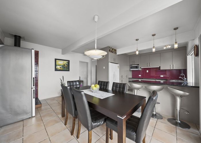  at 17 Hoskins Avenue, Hillsborough, Auckland City, Auckland