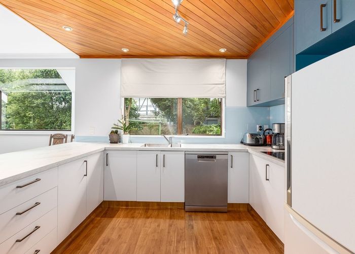  at 31 Shackle Lane, Whitby, Porirua, Wellington