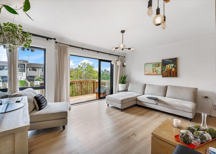  at 2/1 Forsythe Place, Massey, Waitakere City, Auckland