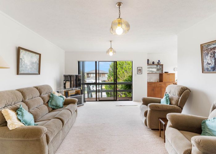  at 4 Delisle Place, Windsor Park, Auckland