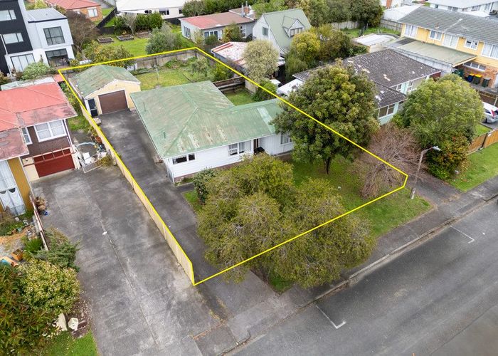  at 40 Te Kanawa Crescent, Henderson, Auckland