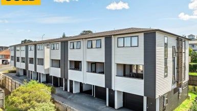  at 8/701 Hillsborough Road, Mount Roskill, Auckland