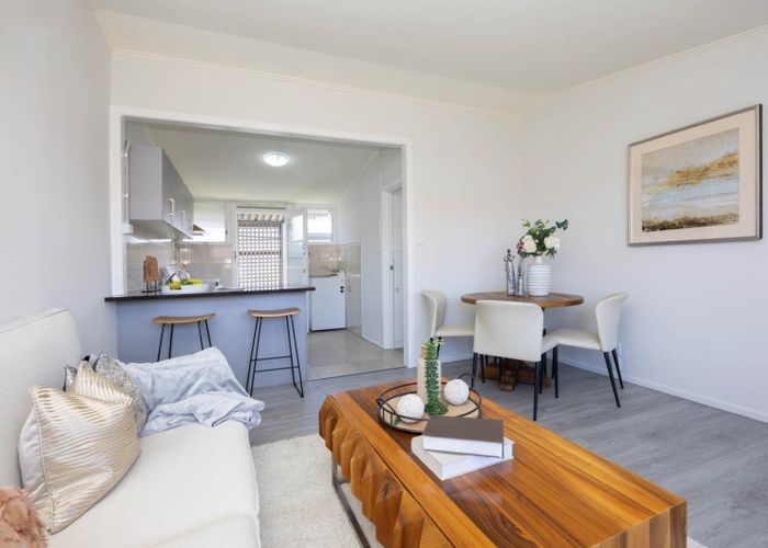  at 2/5 Aranui Road, Mount Wellington, Auckland City, Auckland