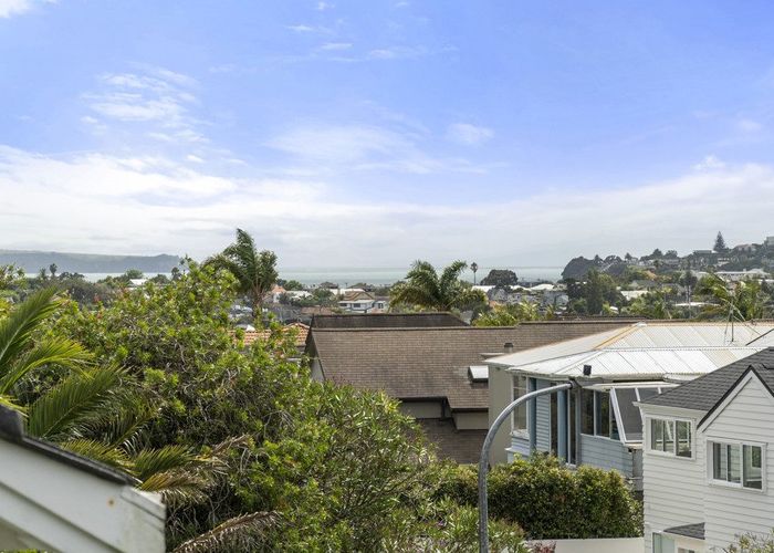  at 2/18 Sprott Road, Kohimarama, Auckland