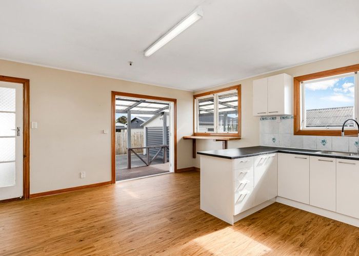  at 5 Convair Crescent, Mangere, Manukau City, Auckland