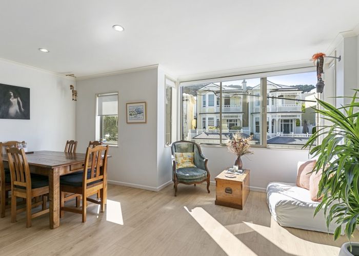  at 2/15 Roxburgh Street, Mount Victoria, Wellington