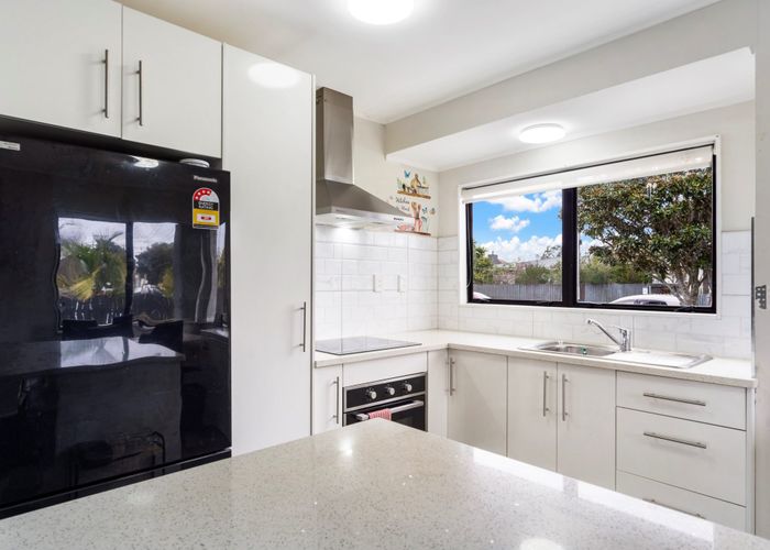  at 2/13 John Street, Mangere East, Auckland