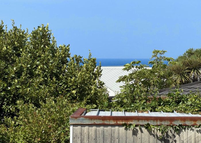  at 584 Beach Road, Rothesay Bay, North Shore City, Auckland