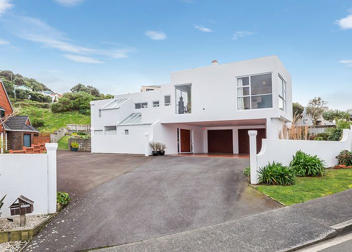  at 16 Treasure Grove, Hataitai, Wellington