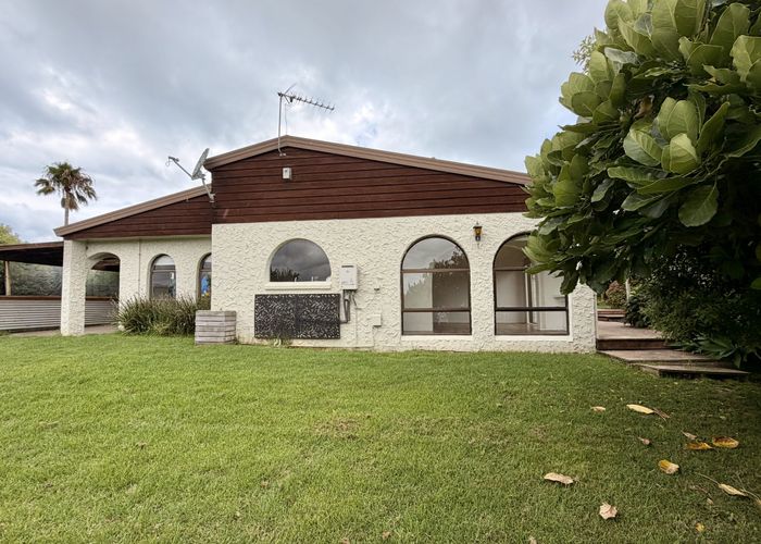  at 2 Fallow Street, Browns Bay, Auckland