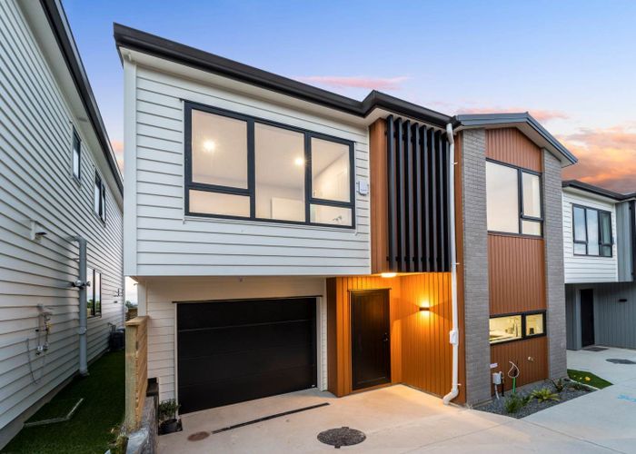  at 8B Mason Street, New Lynn, Waitakere City, Auckland