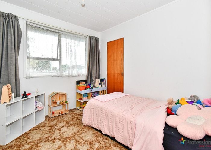  at 2 Serrano Place, Clover Park, Auckland