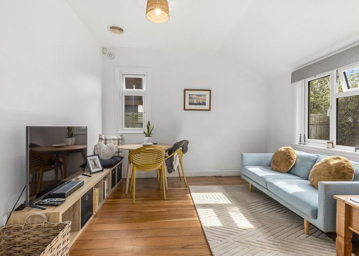 at 3 Apu Crescent, Lyall Bay, Wellington