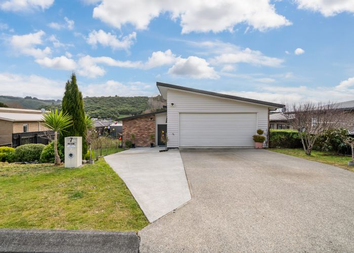  at 7 Diamond Grove, Brown Owl, Upper Hutt