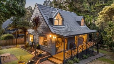  at 15 Fawcett Road, Laingholm, Auckland