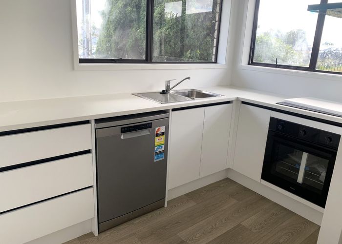  at 1/133 Chivalry Road, Glenfield, North Shore City, Auckland