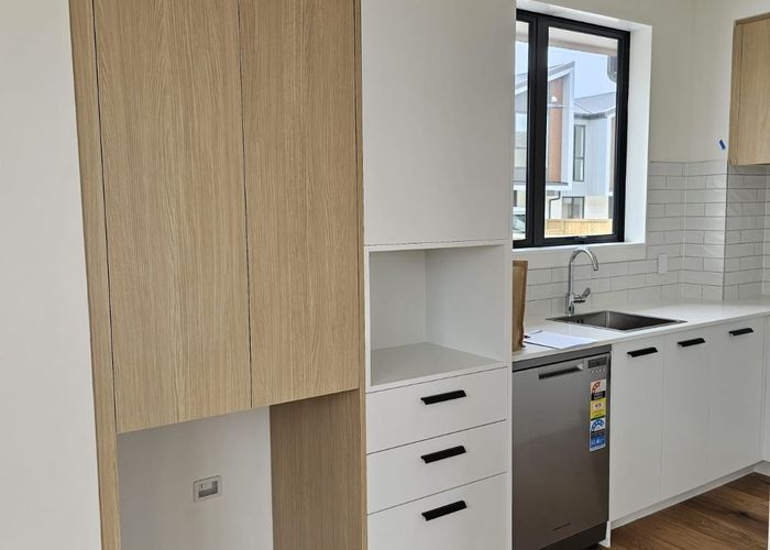  at 4 Waipuhinui Way, Wiri, Manukau City, Auckland