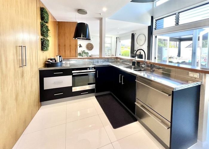  at 16 Southworth Place, Grandview Heights, Hamilton, Waikato
