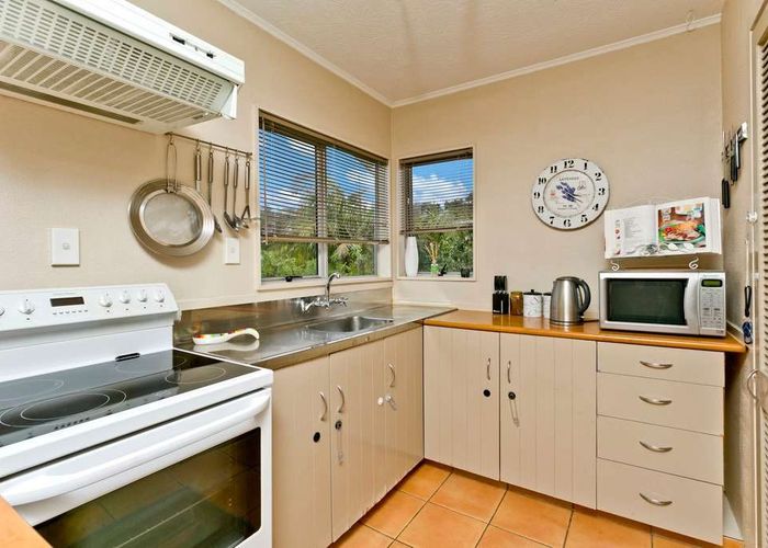  at 4 Tetrarch Place, Totara Vale, North Shore City, Auckland