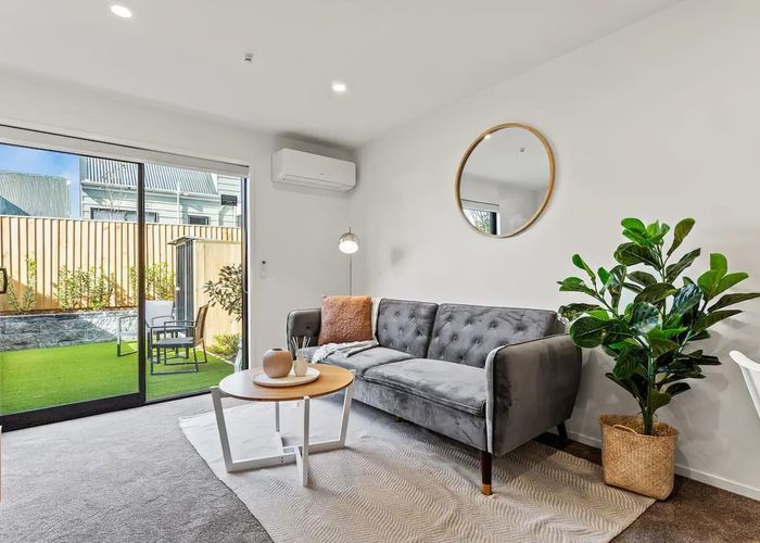  at 8/10 Fathom Place, Te Atatu Peninsula, Waitakere City, Auckland