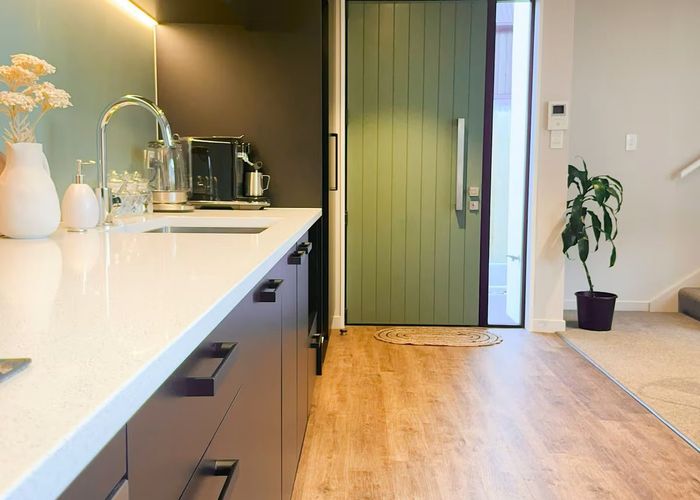  at 2/10 Hurley Street, City Centre, Christchurch City, Canterbury