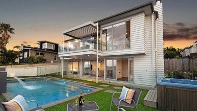  at 15 Beechwood Road, Rothesay Bay, Auckland