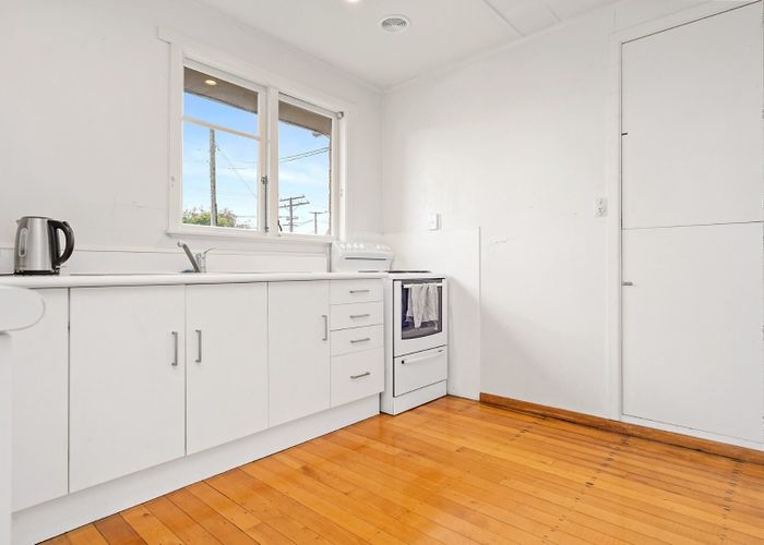  at 1 Inverness Avenue, Hamilton East, Hamilton