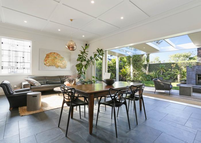  at 9 Kingsview Road, Mount Eden, Auckland