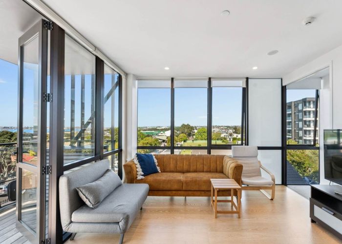  at 303/10 Auburn Street, Takapuna, North Shore City, Auckland