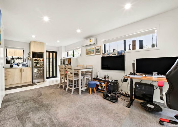  at 1/102 Millbrook Road, Sunnyvale, Waitakere City, Auckland