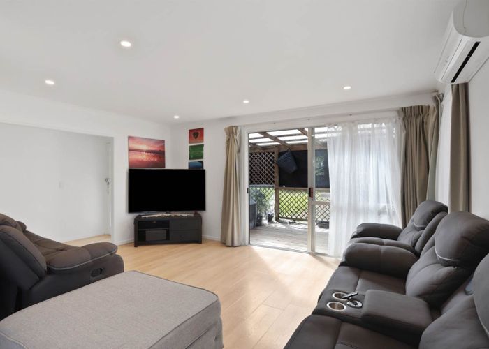  at 16 Kemp Road, Massey, Waitakere City, Auckland