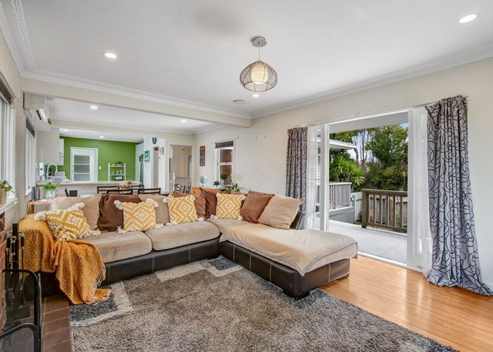  at 1/73 Chivalry Road, Glenfield, North Shore City, Auckland