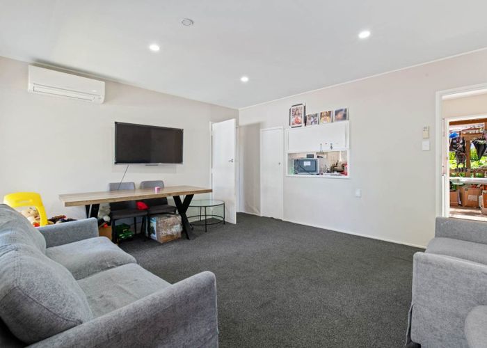  at 2/72 Rosella Road, Mangere East, Manukau City, Auckland