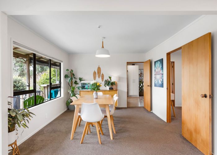  at 1/305 Glenfield Road, Glenfield, North Shore City, Auckland