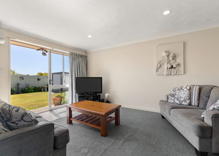  at 2/98 Domain Terrace, Spreydon, Christchurch