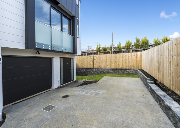  at 8/6 Shakespeare Road, Milford, North Shore City, Auckland