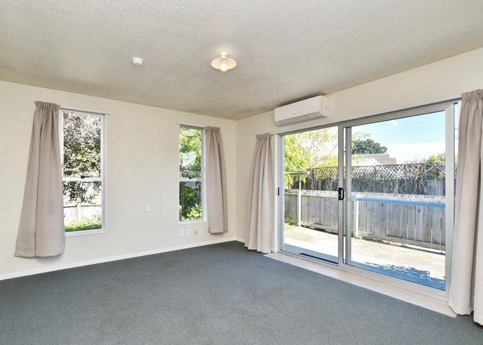  at 2/5 Tamarisk Place, Parklands, Christchurch City, Canterbury