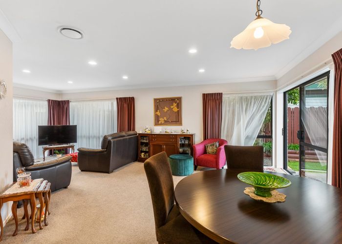  at 2/16 Travers Place, Northpark, Manukau City, Auckland