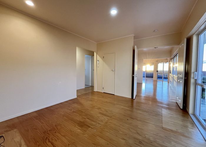  at 117 Bradbury Road, Botany Downs, Auckland