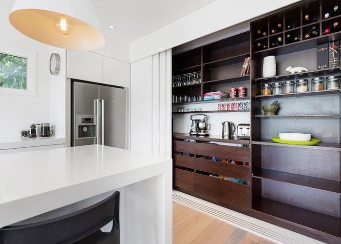  at 33 Nevay Road, Karaka Bays, Wellington