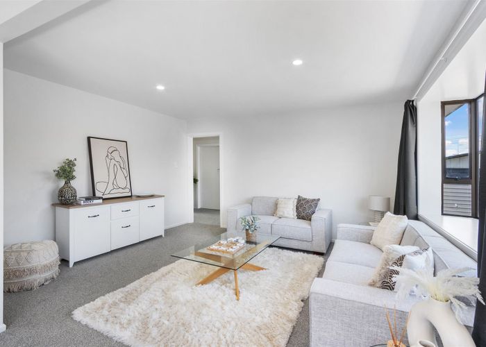  at 2/152 Gayhurst Road, Dallington, Christchurch