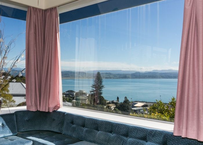  at 4 Seapoint Road, Bluff Hill, Napier